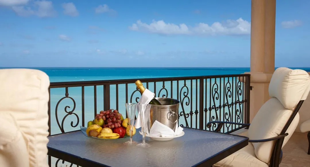 Cove Suite - Balcony Lounge