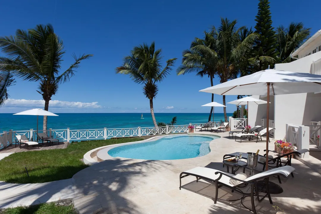 Blue Waters Resort and Spa - Pool with Sea View and Lounge