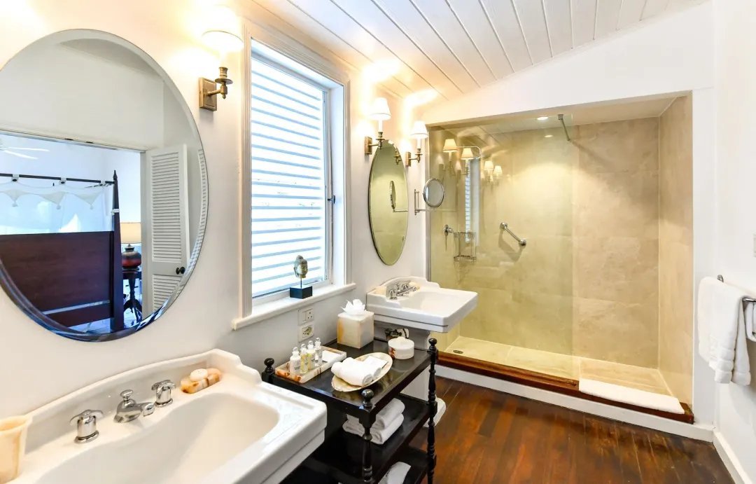 Junior Suite - Bathroom