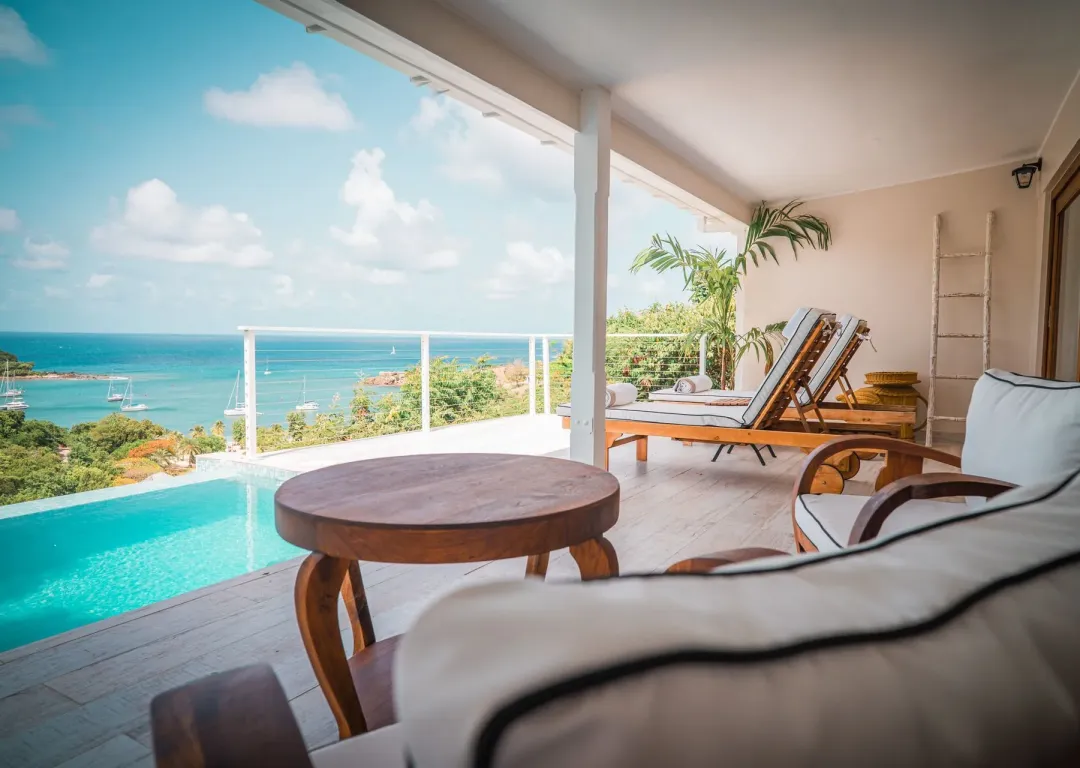 Hillside Pool Suite - Terrace Lounge with Sea View