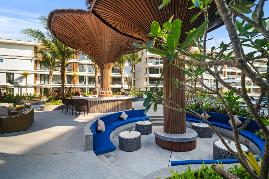 Kora Beach Resort Phuket - Pool Bar - Deco