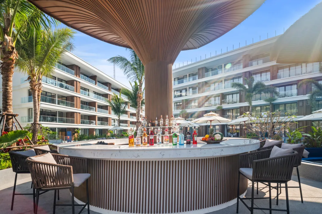 Kora Beach Resort Phuket - Pool Bar  - Bar Area