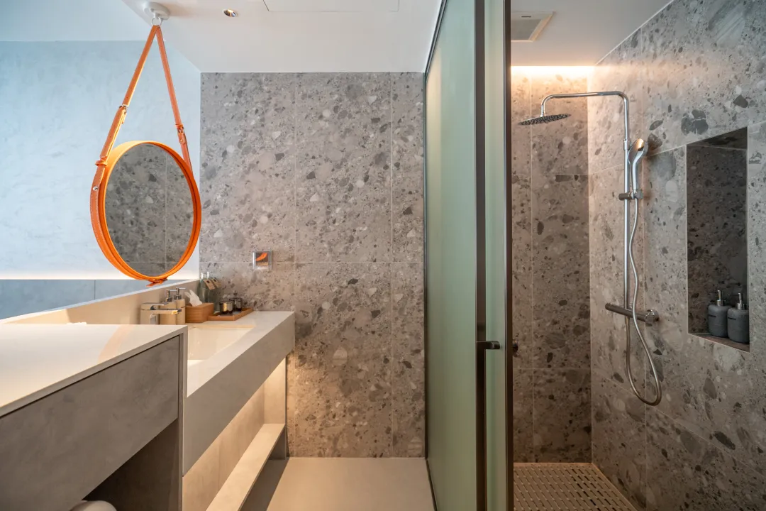 Kora Beach Resort Phuket - Deluxe Room - Bathroom