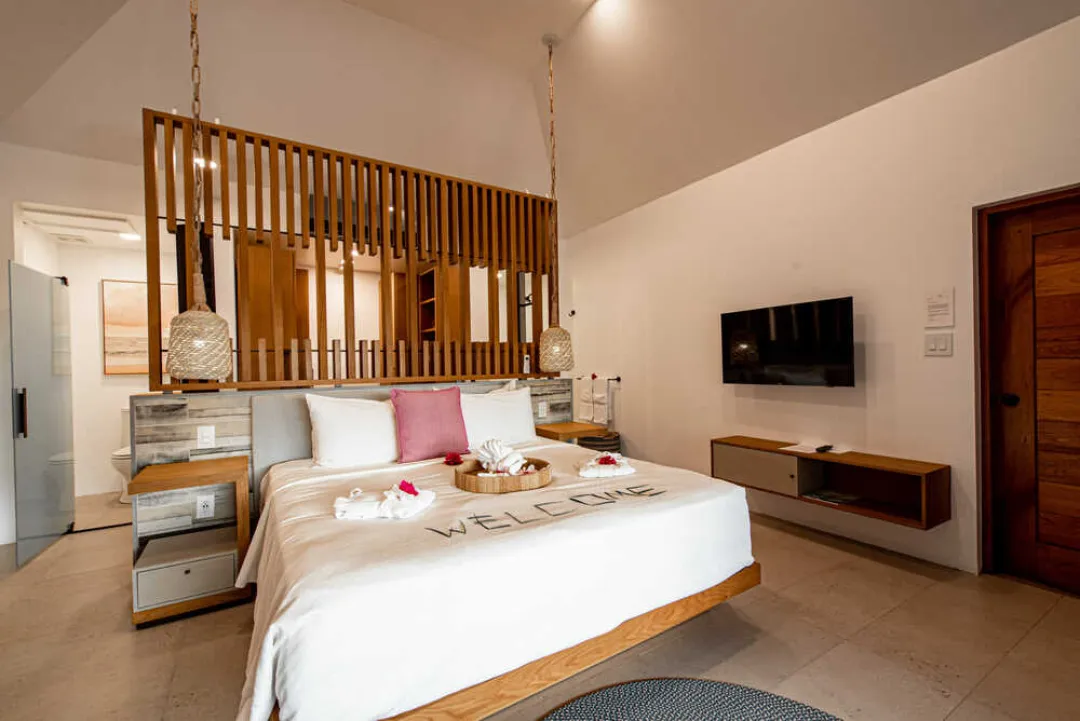 Bay View Pool Suite - Bedroom