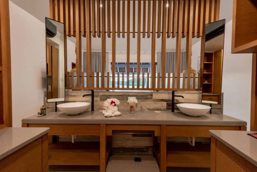 Bay View Pool Suite - Bathroom