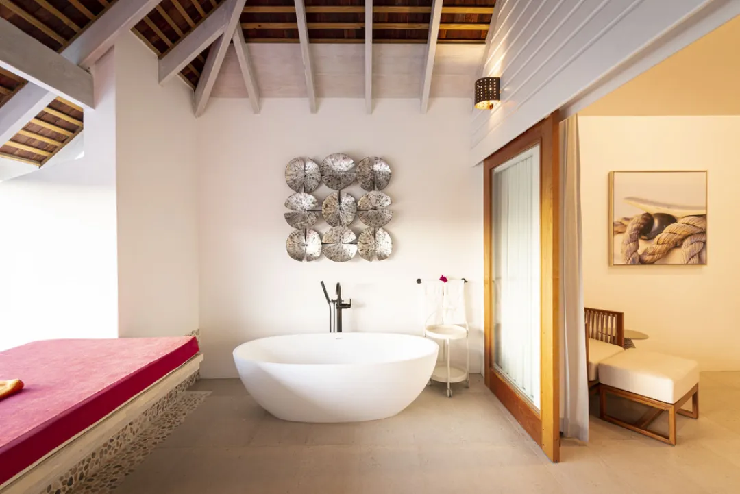 Premium Bay View Pool Suite - Bathtub