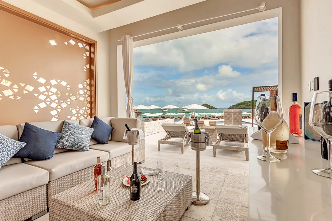 Royalton Antigua - Bar Lounge with Sea View
