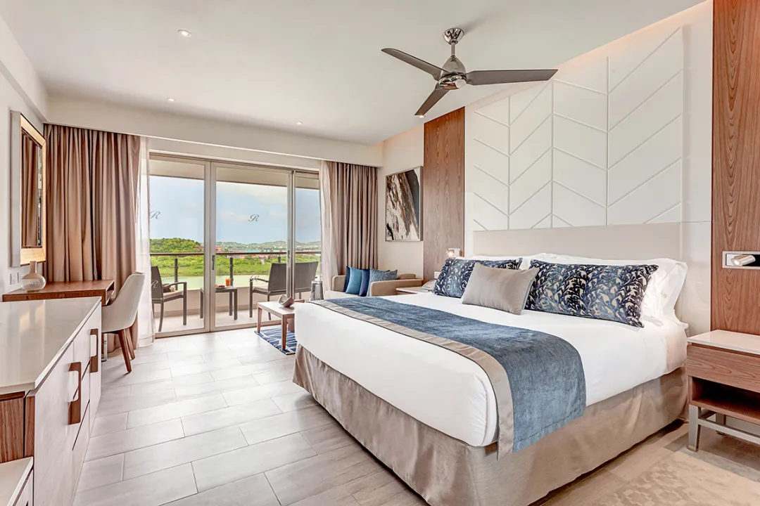 Luxury Junior Suite - Bedroom