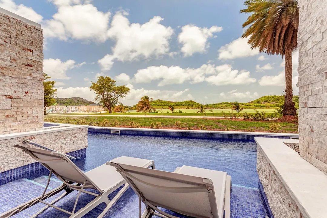 Luxury Junior Suite Diamond Club - Pool View