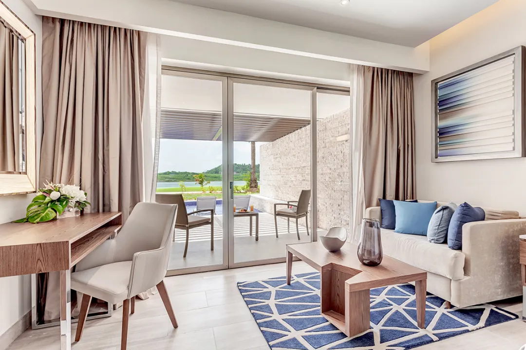 Luxury Junior Suite Diamond Club - Indoor Seating Aeria