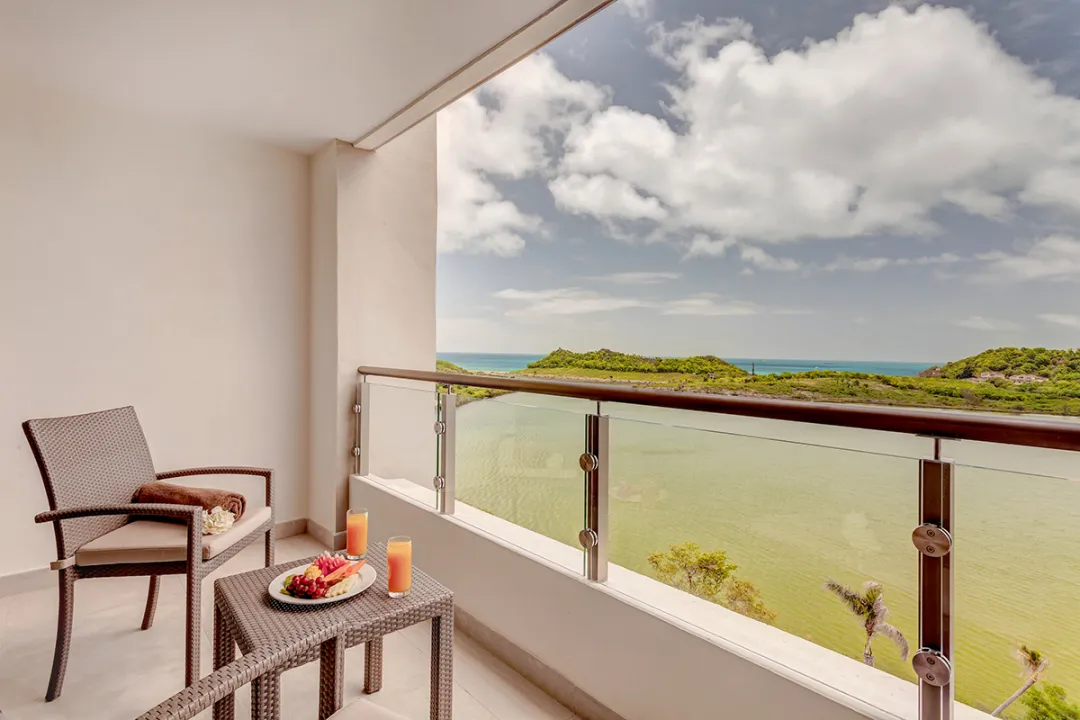 Luxury Junior Suite Bay View - Balcony Lounge