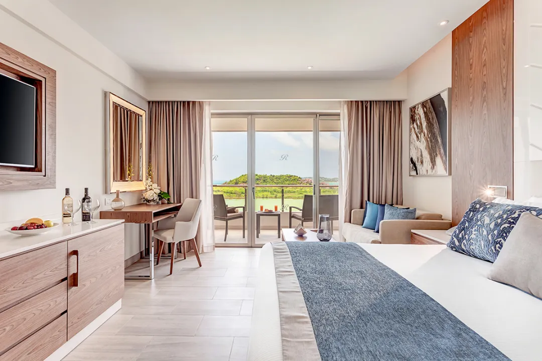 Luxury Junior Suite Bay View Diamond Club - Bedroom