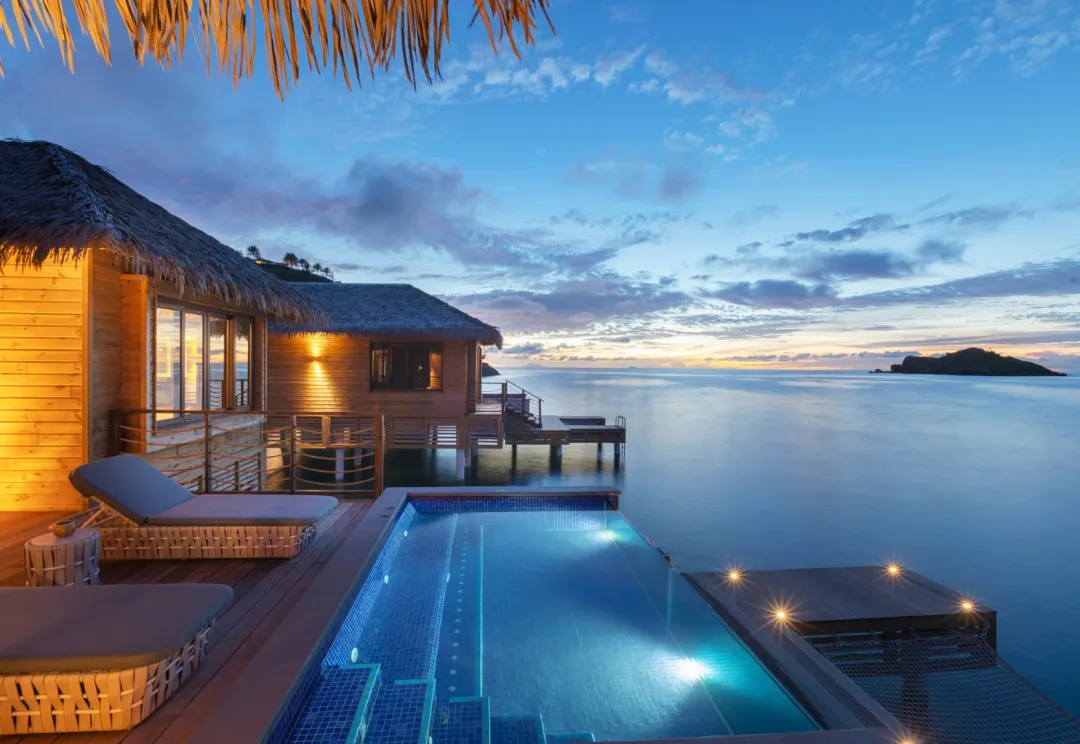 Chairman s Overwater Bungalow - Suite Over View