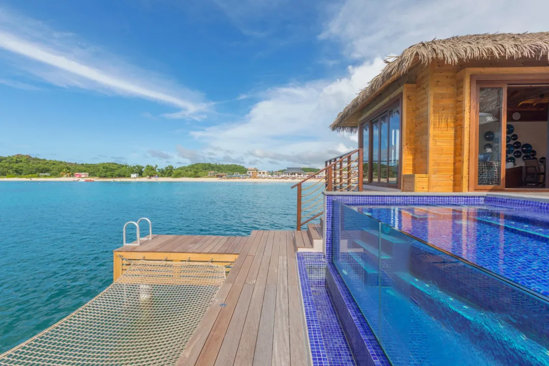 Chairman s Overwater Bungalow - Pool with Sea View