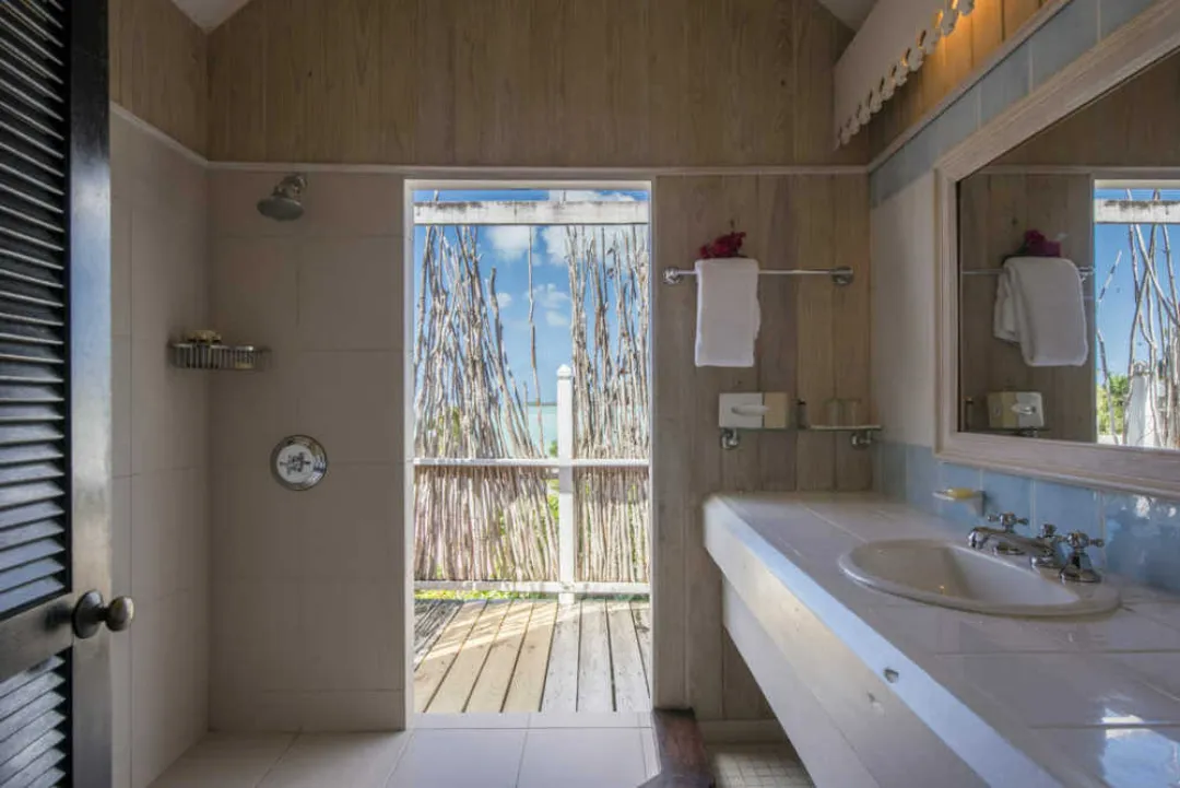 Deluxe Pool Cottage - Bathroom