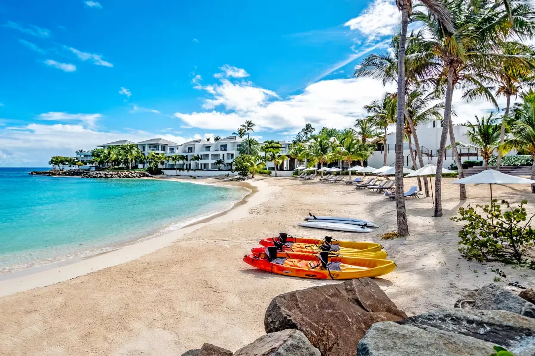Hodges Bay Resort - Beach Lounge