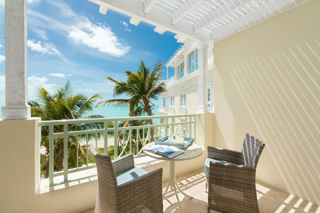 Junior Suite Partial Ocean View - Balcony Lounge