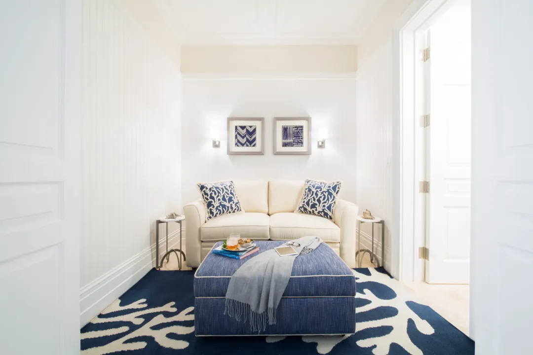 One Bedroom Ocean Front Plus Study - Seating Aeria