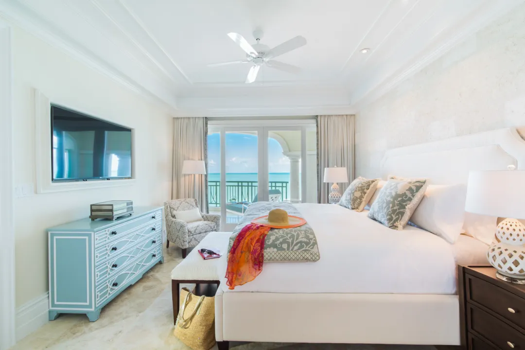 One Bedroom Ocean Front Plus Study - Bedroom