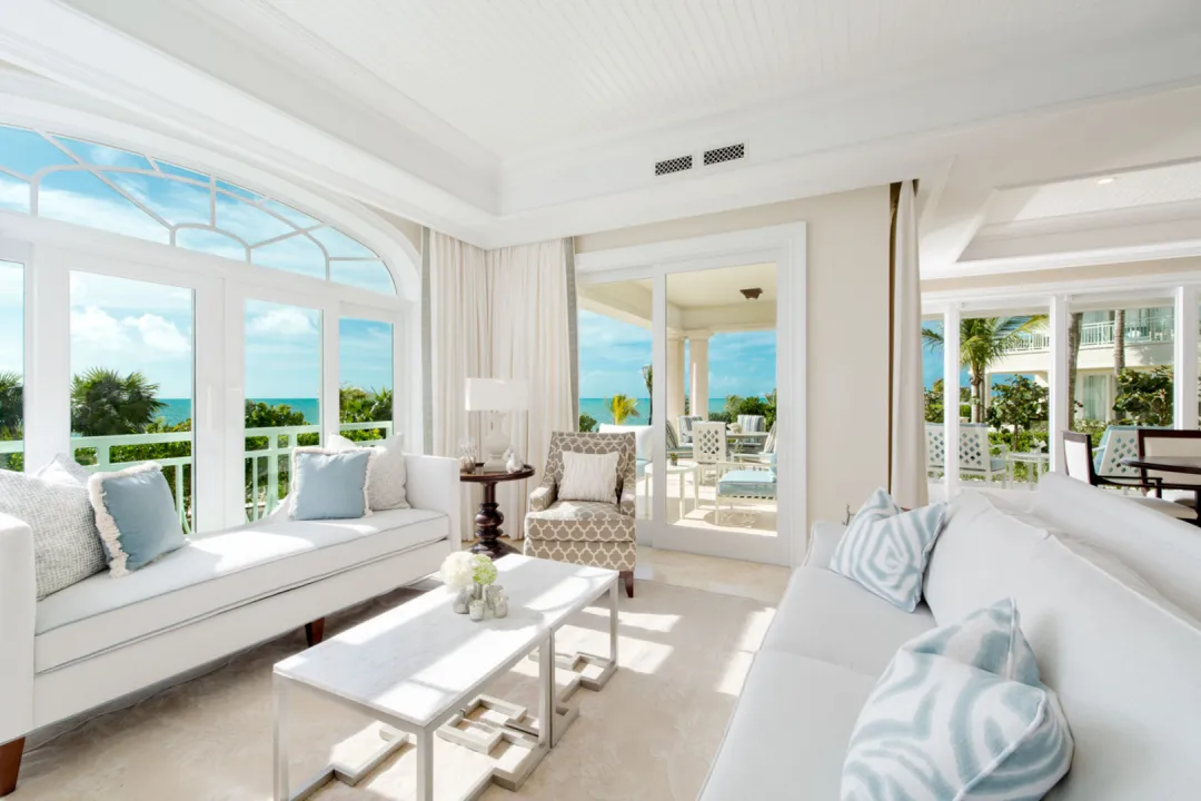 One Bedroom Ocean Front Deluxe - Seating Aeria