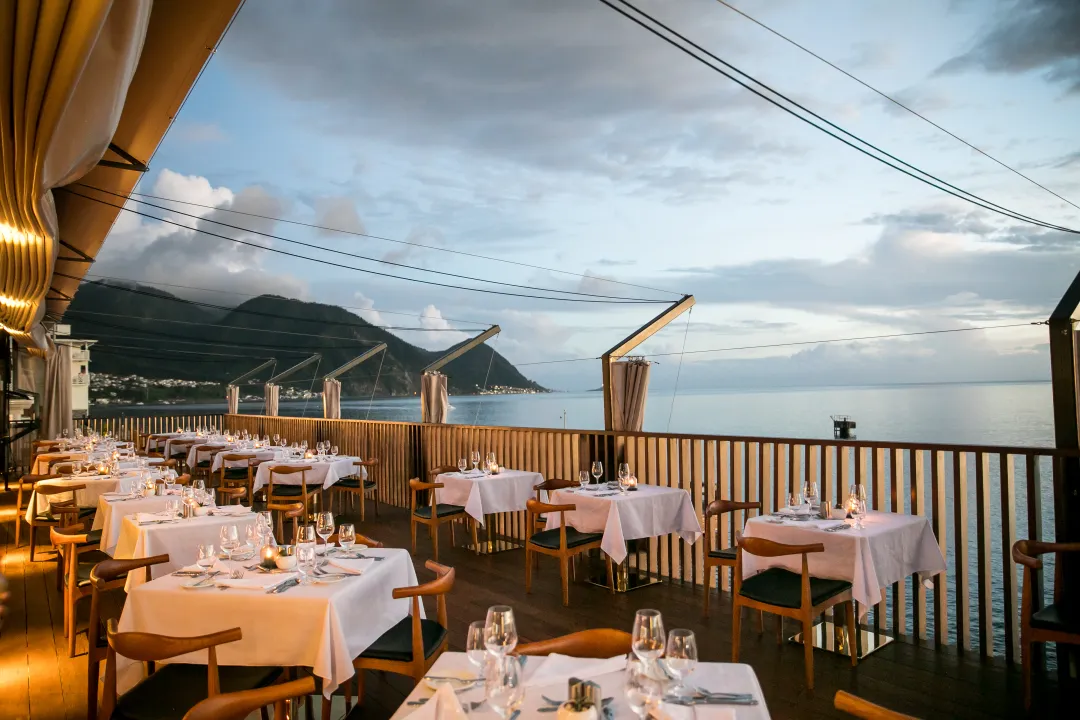 Fort Young Hotel and Dive Centre - The Palisades Restaurant
