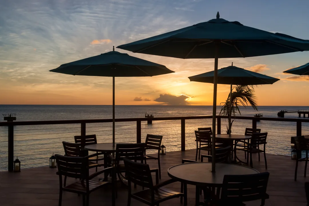 Fort Young Hotel and Dive Resort - Pooldeck
