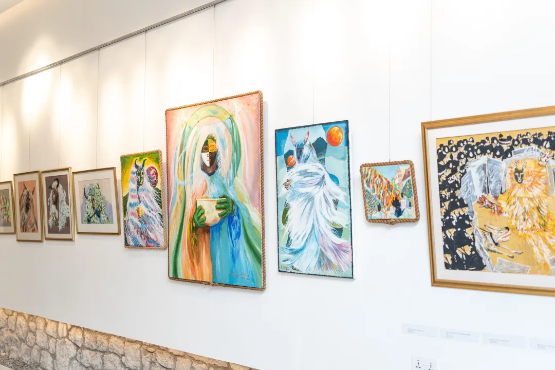 Fort Young Hotel and Dive Resort -  Art Gallery