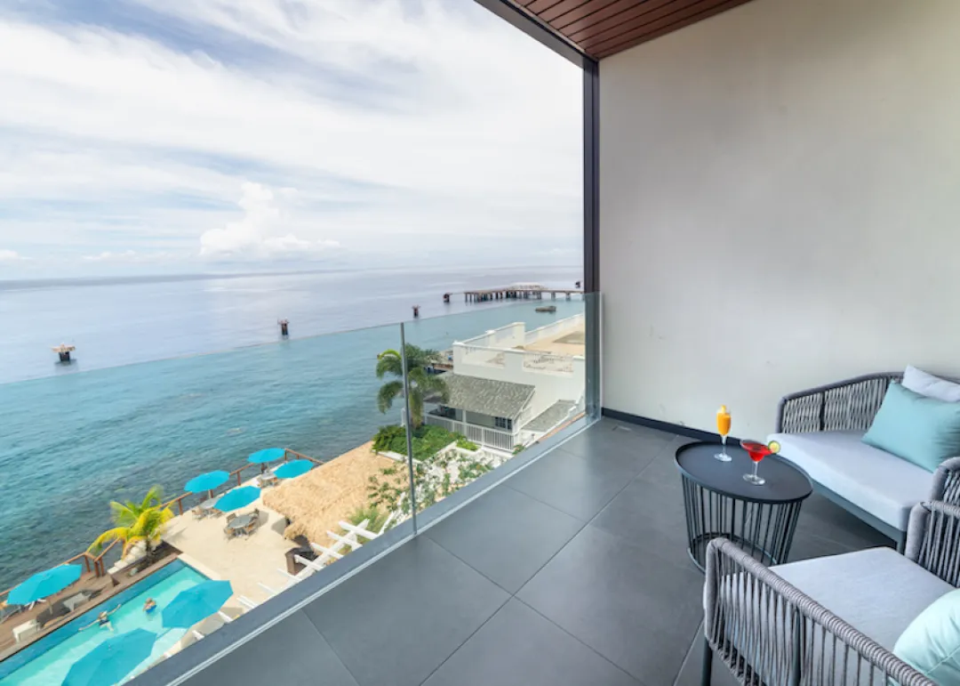 Fort Young Hotel and Dive Resort - Ocean View - Balcony