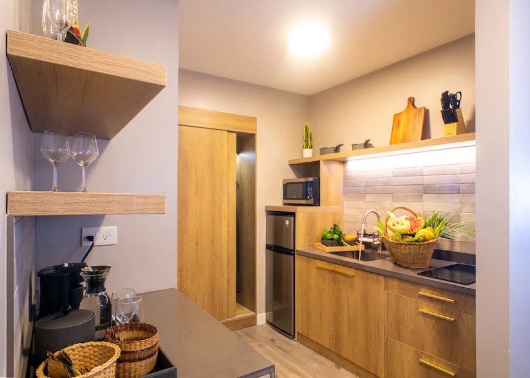 Fort Young Hotel and Dive Resort - Oceanfront Junior Suite - Kitchenette