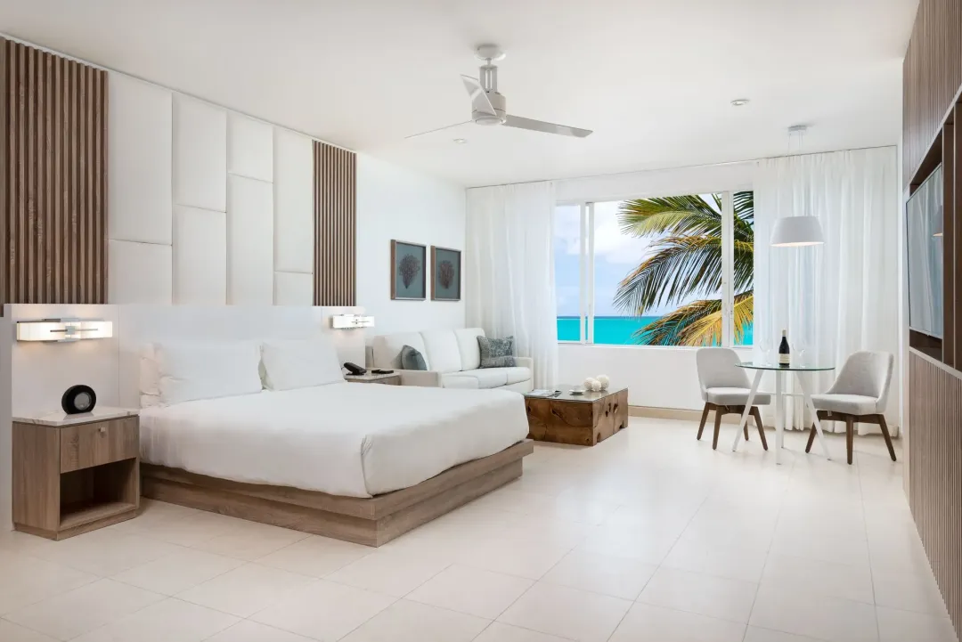 Oceanfront Grand Studio - Bedroom with View