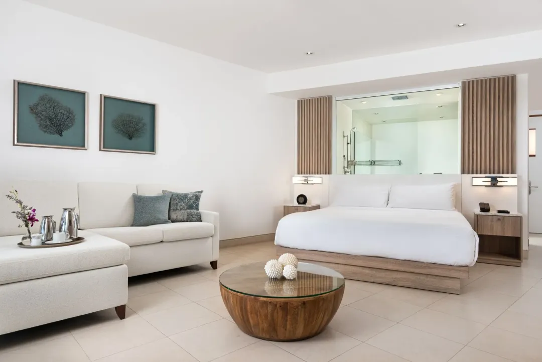 Oceanfront Studio - Bedroom with Seating Aeria
