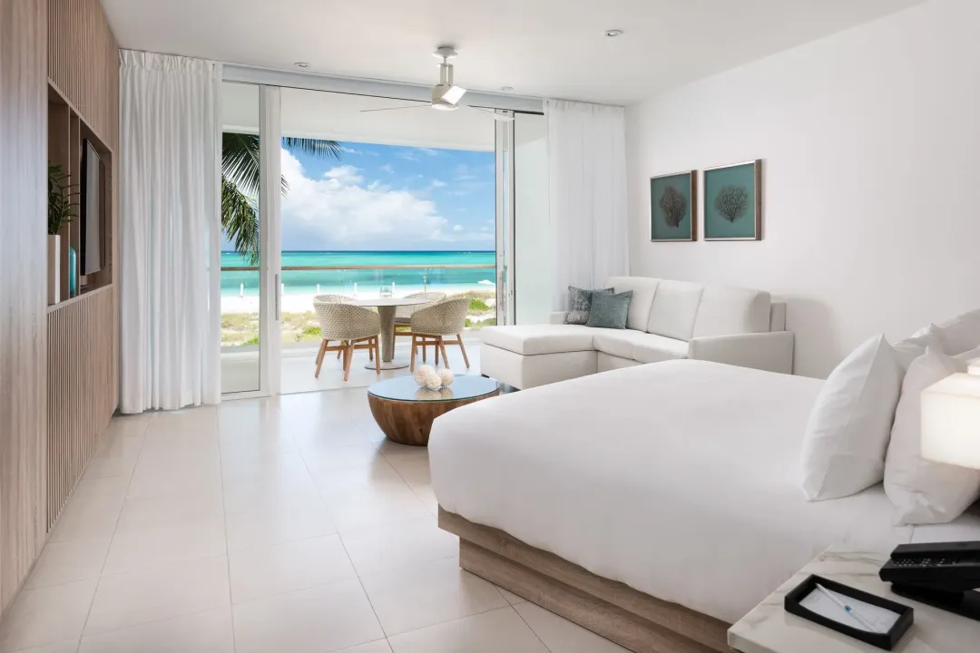 Oceanfront Studio - Bedroom with Sea View