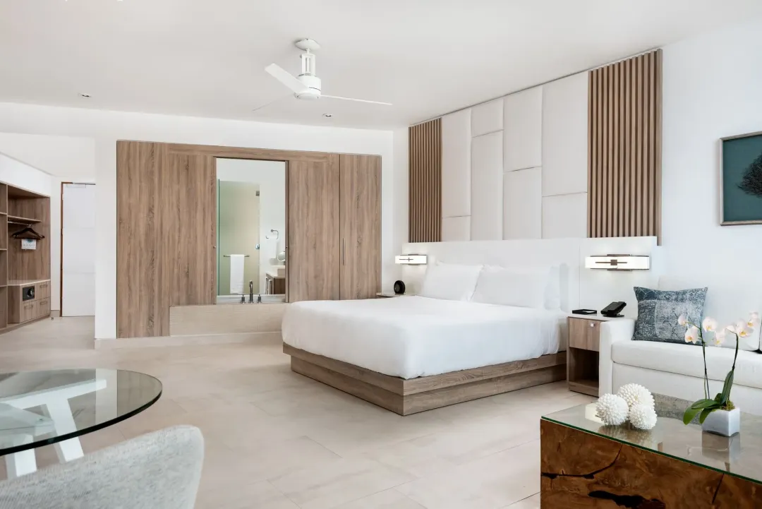 Grand Deluxe Oceanfront Studio - Bedroom