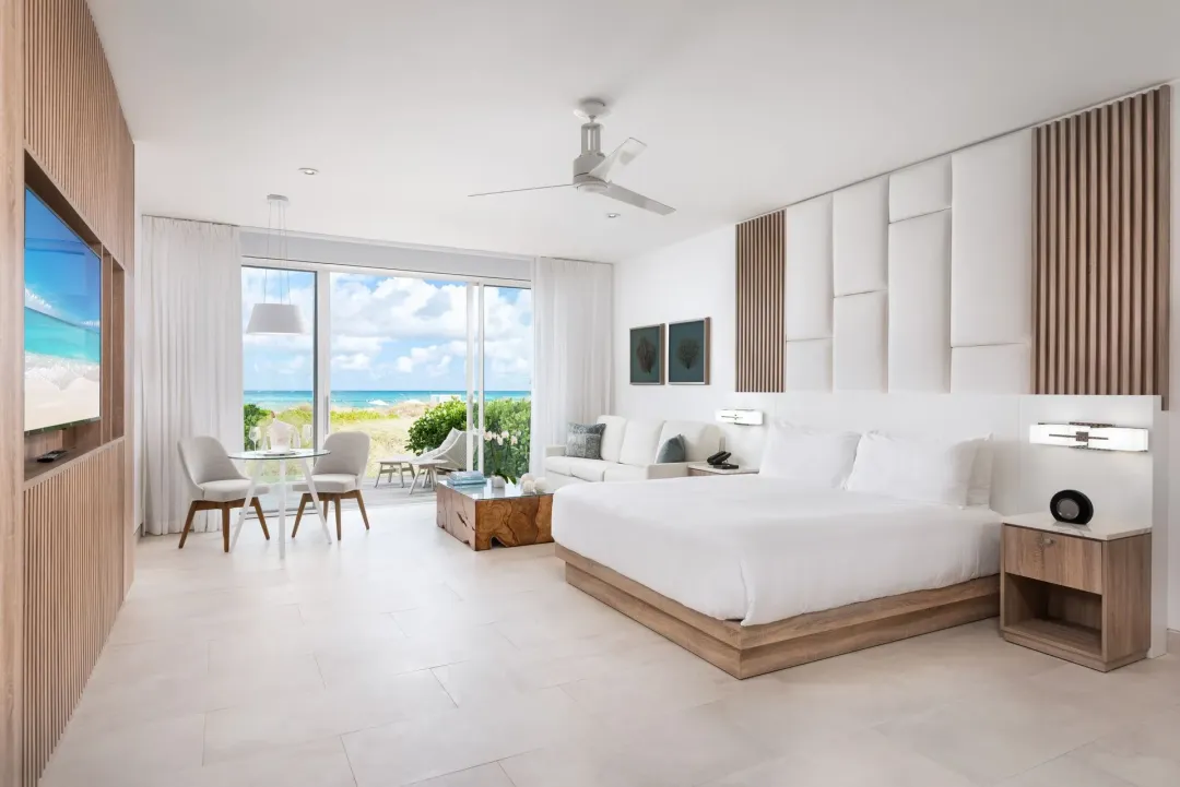 Grand Deluxe Oceanfront Studio - Bedroom with Ocean View