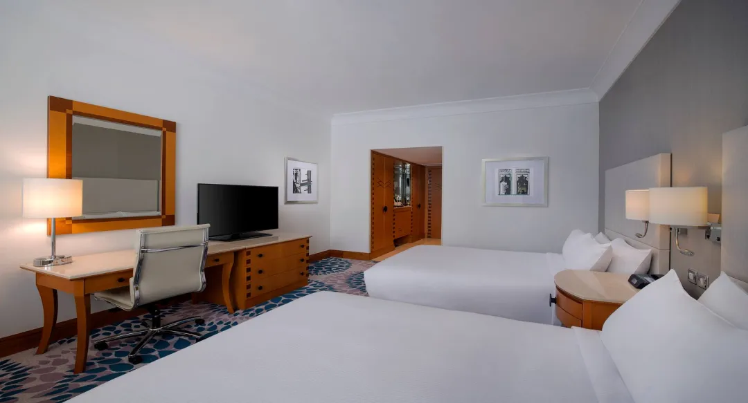 Hilton Dubai Jumeirah Beach - Two Queens Deluxe Room with Sea View - Twin Beds