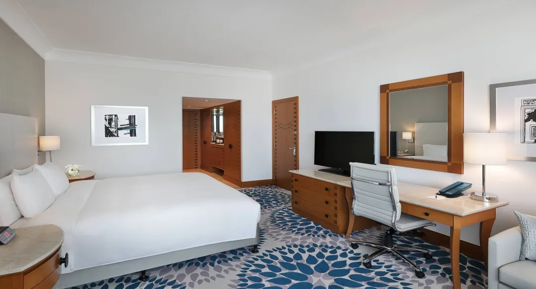 Hilton Dubai Jumeirah Beach - King Deluxe Room with Sea View - King Bed