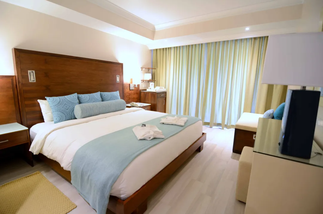 Luxury Garden View Room - Bedroom