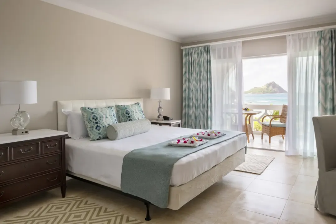 Luxury Ocean View Room - Bedroom