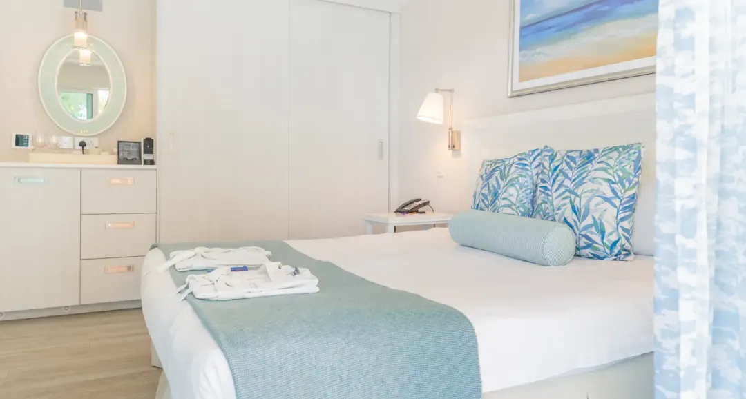 Luxury Oceanfront Room - Bedroom with Ocean Front View