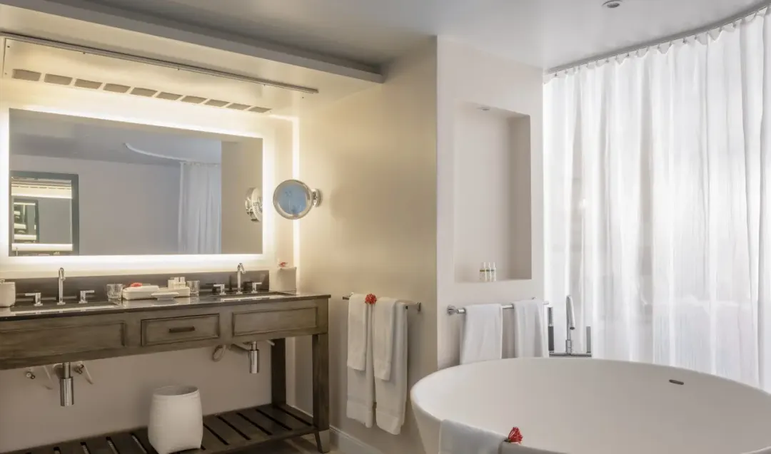 Luxury Oceanfront Terrace Room - Bathroom