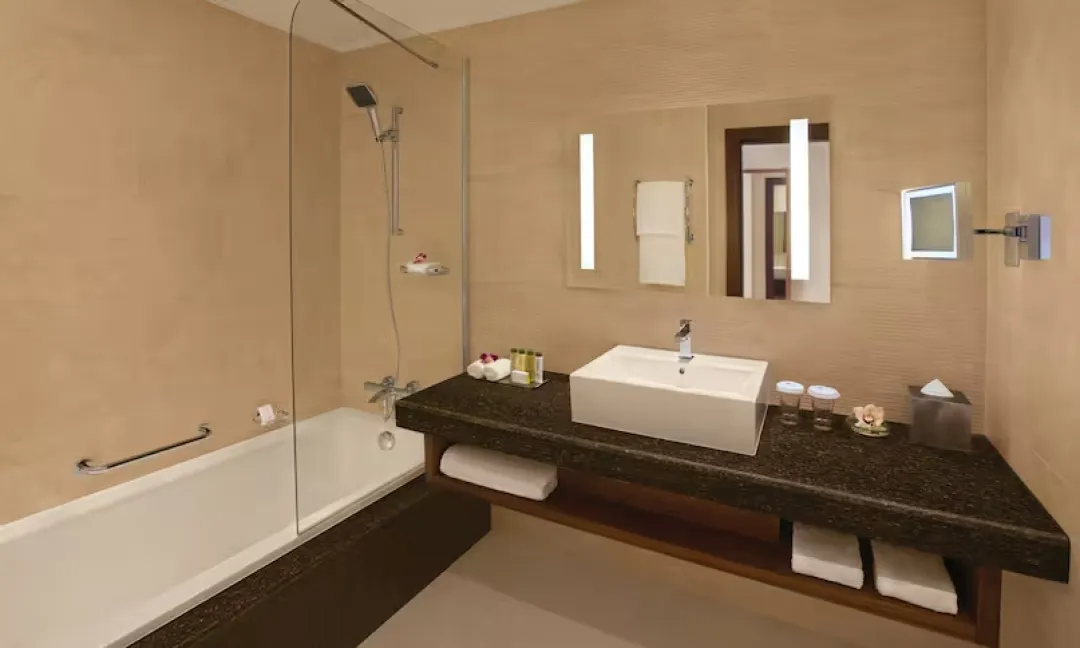 Family Guest Room with Balcony and Sea View - Bathroom