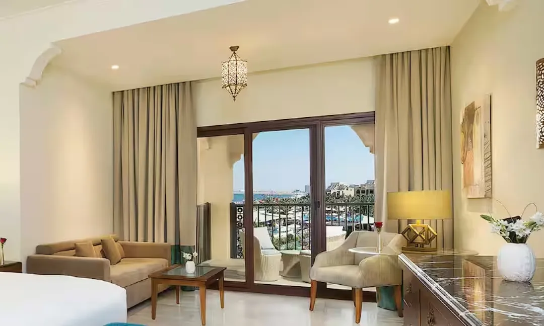 Family Deluxe Interconnecting Garden View - Seating Aeria