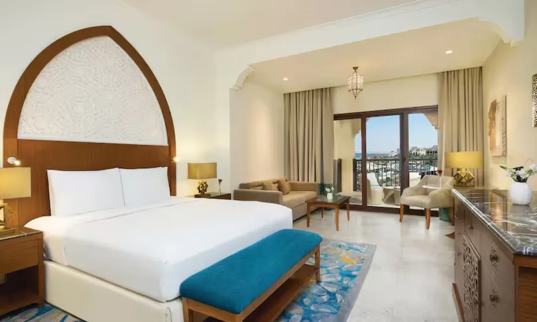 Family Deluxe Interconnecting Garden View - King Bedroom