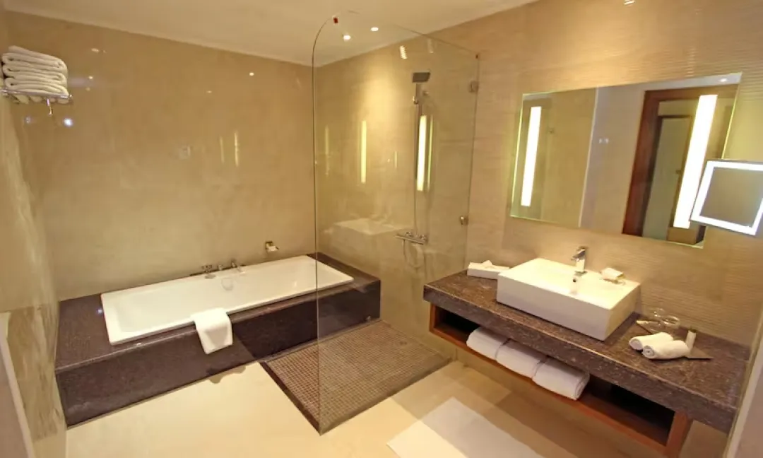 Family Deluxe Interconnecting Garden View - Bathroom