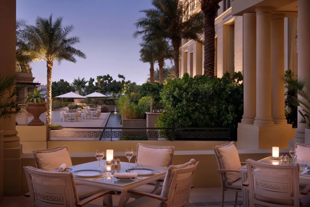 Palazzo Versace Dubai - Vanitas Restaurant - Terrace