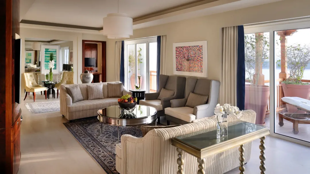 Park-Hyatt-Dubai-Presidential-Suite-Living-Room