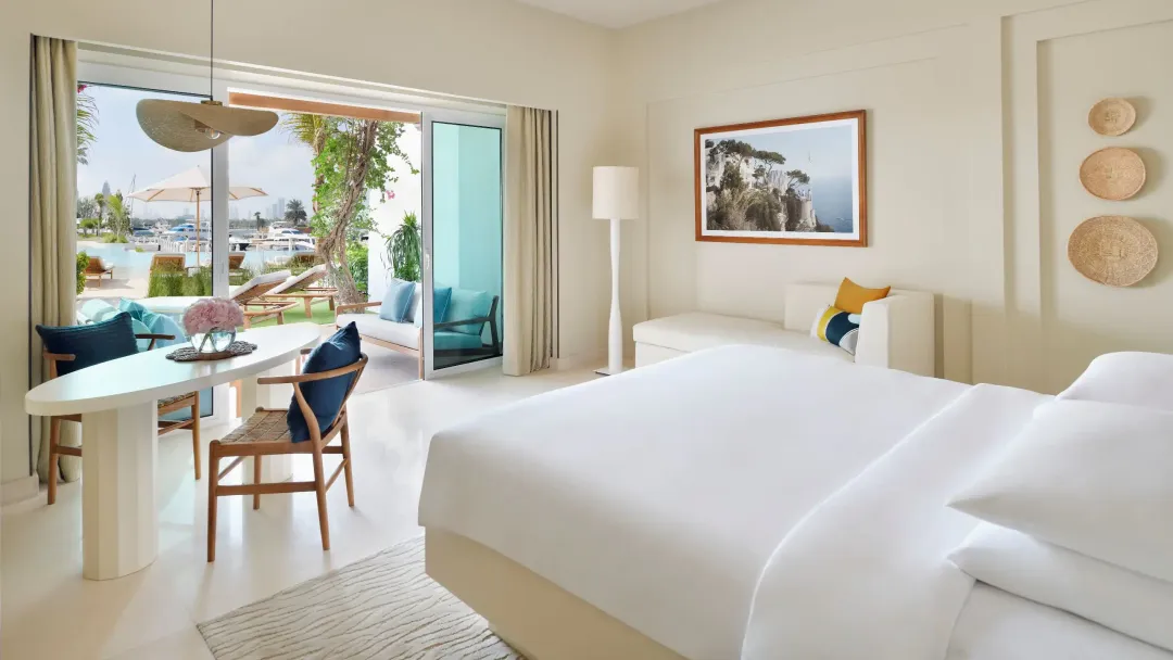 Park-Hyatt-Dubai-Family-Lagoon-Beach-Room-King-Bed
