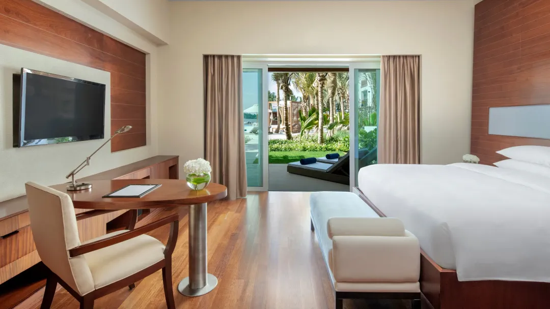 Park-Hyatt-Dubai-Family-Lagoon-Beach-Room-Detail