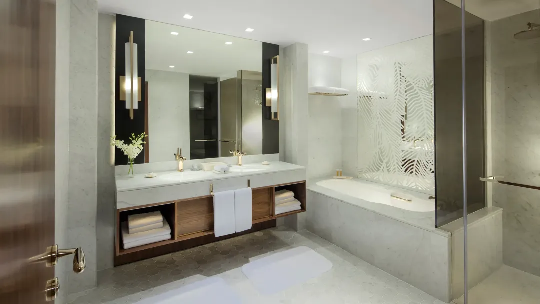 Grand-Hyatt-Dubai-Guest-Room-Bathroom