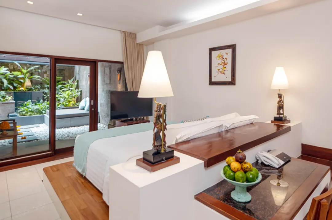 PRIVATE COURTYARD CLUB